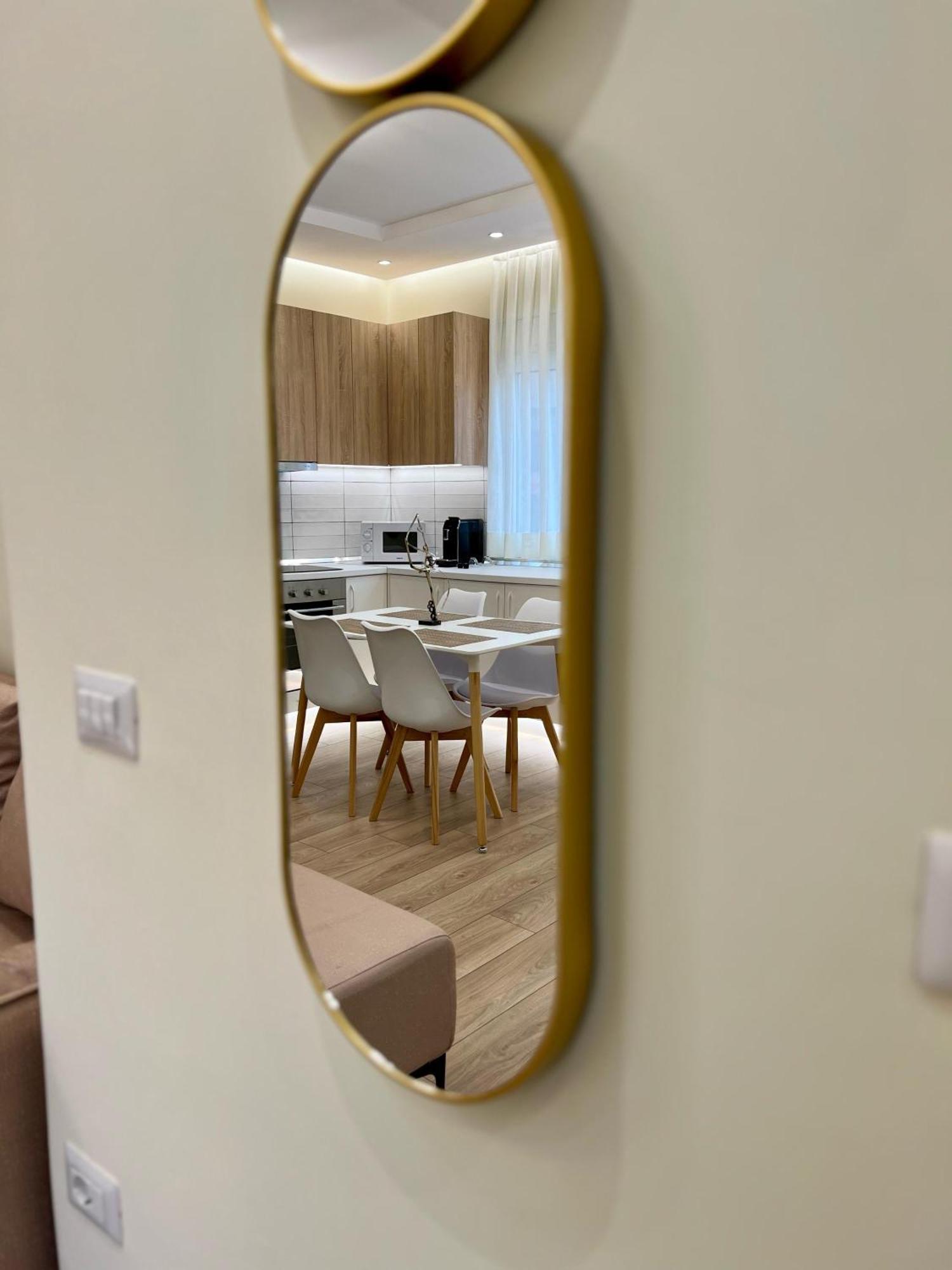 ティラナMetropolitan Charm: Cozy 1Br In 7Min To Skanderbegアパートメント エクステリア 写真