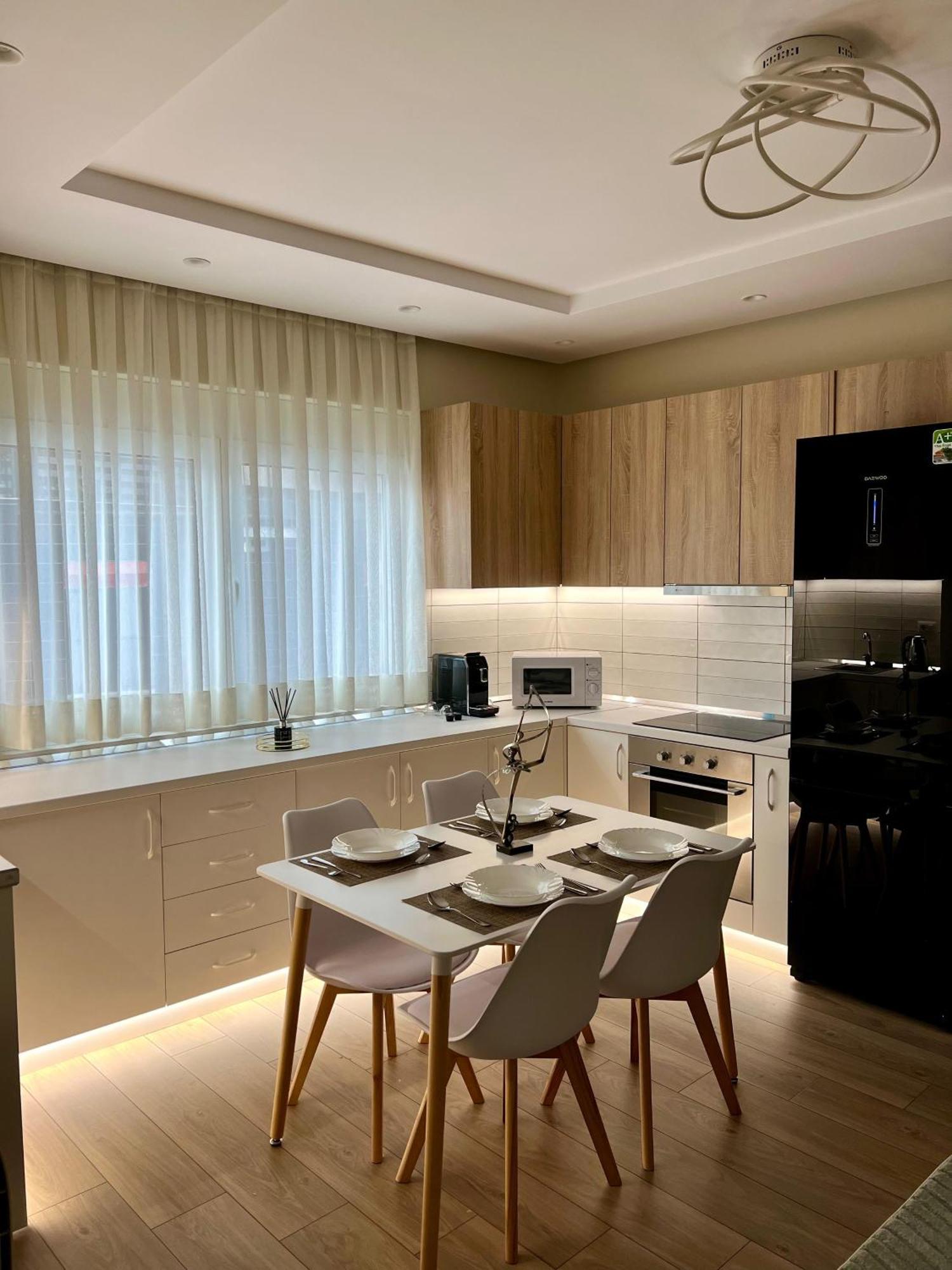 ティラナMetropolitan Charm: Cozy 1Br In 7Min To Skanderbegアパートメント エクステリア 写真