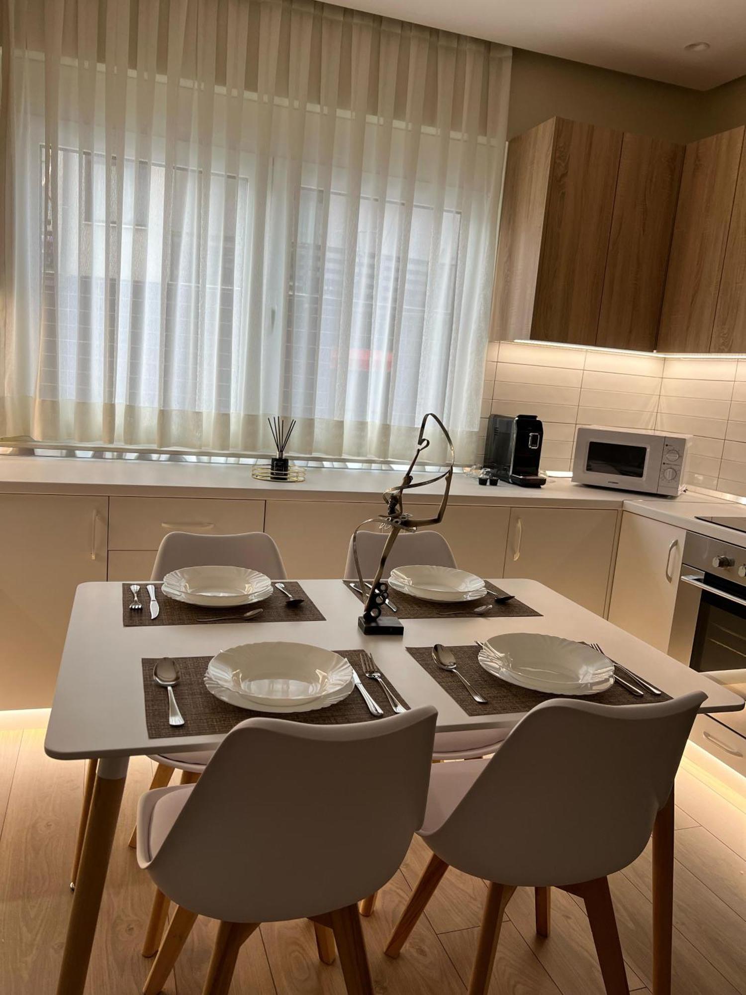 ティラナMetropolitan Charm: Cozy 1Br In 7Min To Skanderbegアパートメント エクステリア 写真