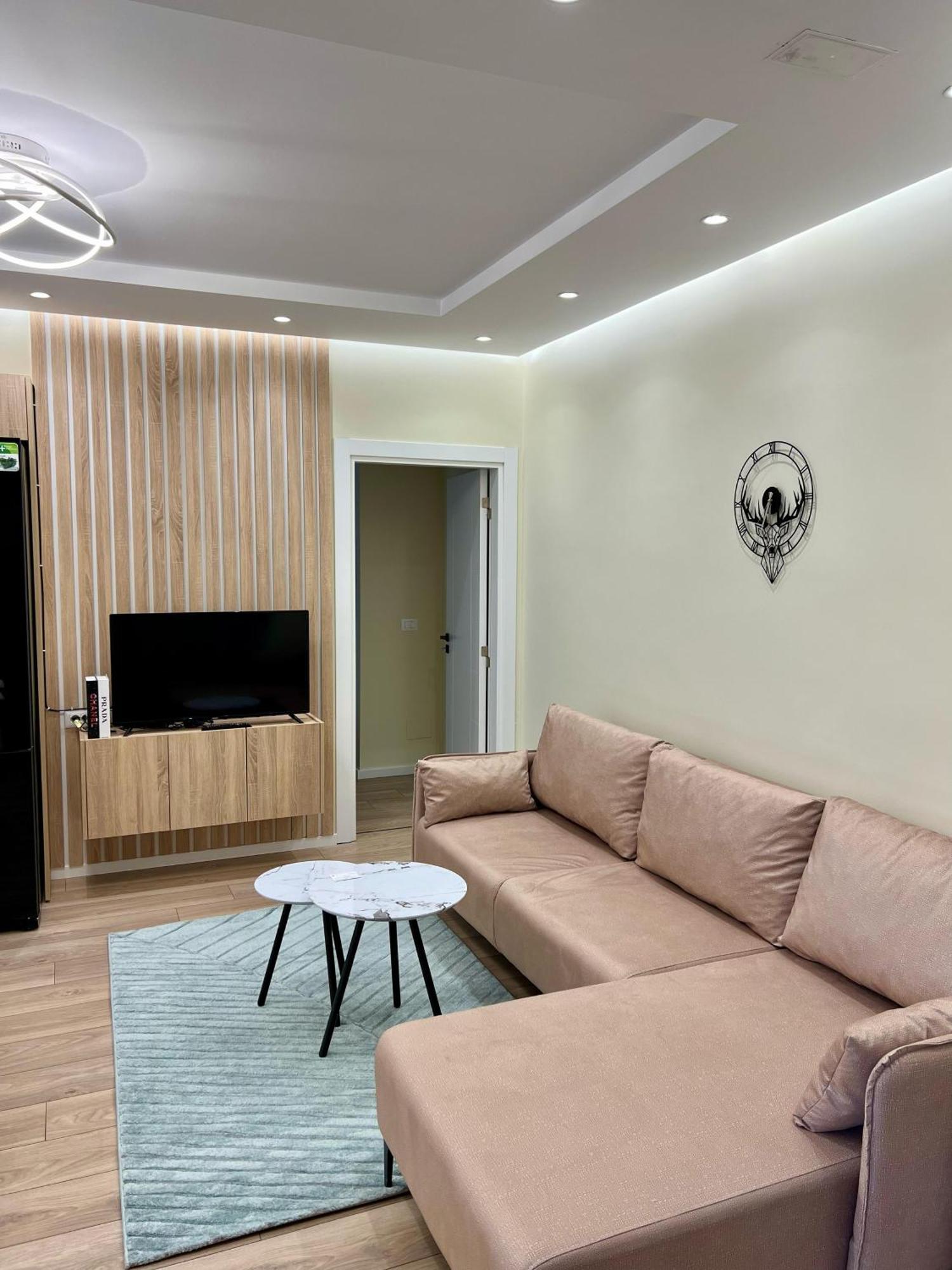 ティラナMetropolitan Charm: Cozy 1Br In 7Min To Skanderbegアパートメント エクステリア 写真